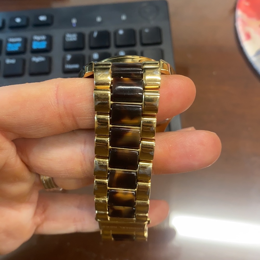 Michael Kor’s Tortoise Shell Watch - Picture 7 of 8